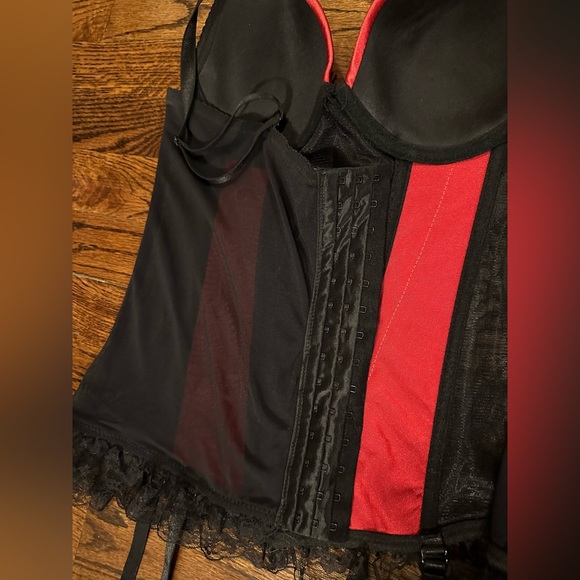 NWOT Tempest Red & Black Satin & Lace Bustier Corset Lingerie Top - Picture 4 of 5